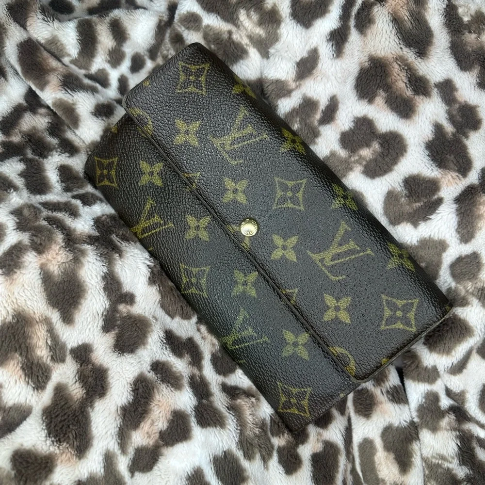 Louis Vuitton Sarah wallet Monogram - Picture 1 of 17